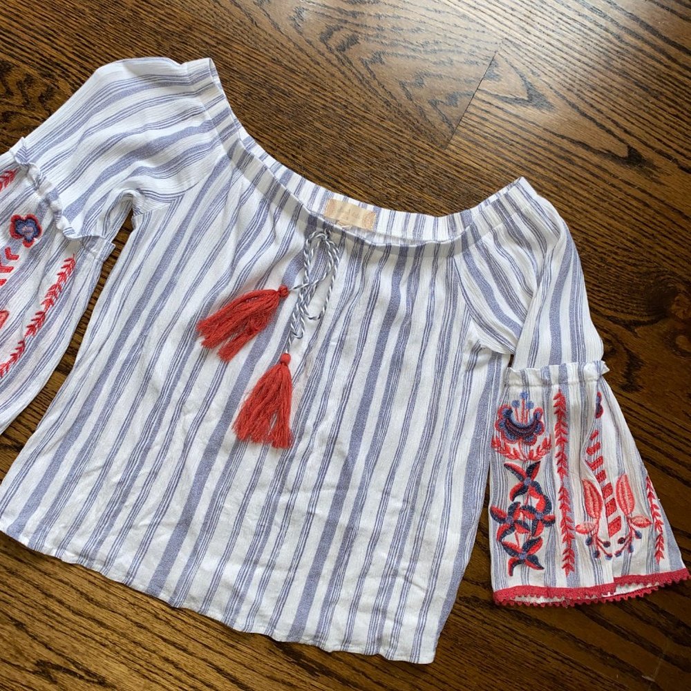 Like New Altar'd State Off the Shoulder Blouse. S